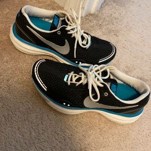 Barely worn Nike running shoes